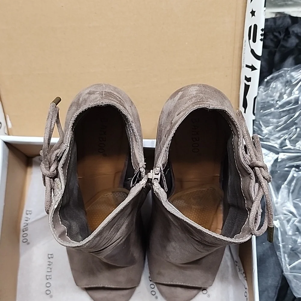 Womens Taupe brushed suede size 10. - Picture 3 of 7